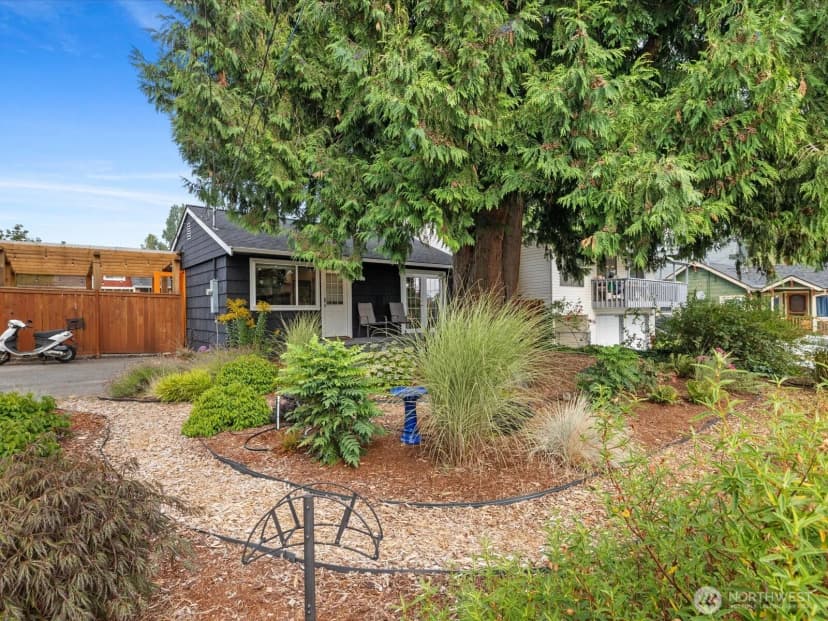 Property photo for 7559 19th Avenue Sw, Seattle photo 2