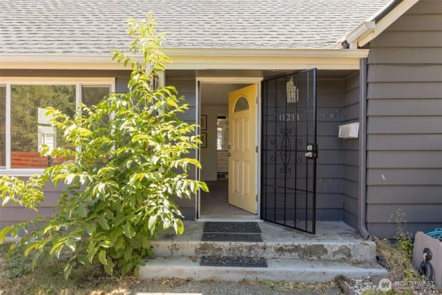 Property photo for 11214 Cornell Avenue S, Seattle photo 4