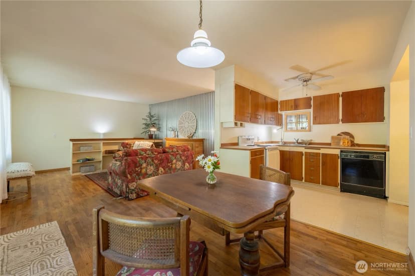 Property photo for 13814 26th Avenue Ne, Seattle photo 8