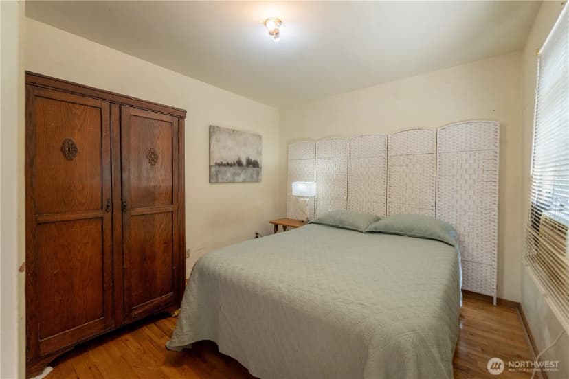 Property photo for 13814 26th Avenue Ne, Seattle photo 11