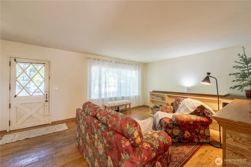 Property photo for 13814 26th Avenue Ne, Seattle photo 7