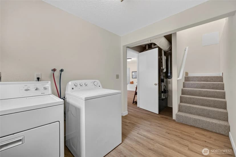 Property photo for 4042 5th Avenue Ne, Seattle photo 31