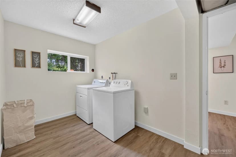 Property photo for 4042 5th Avenue Ne, Seattle photo 32