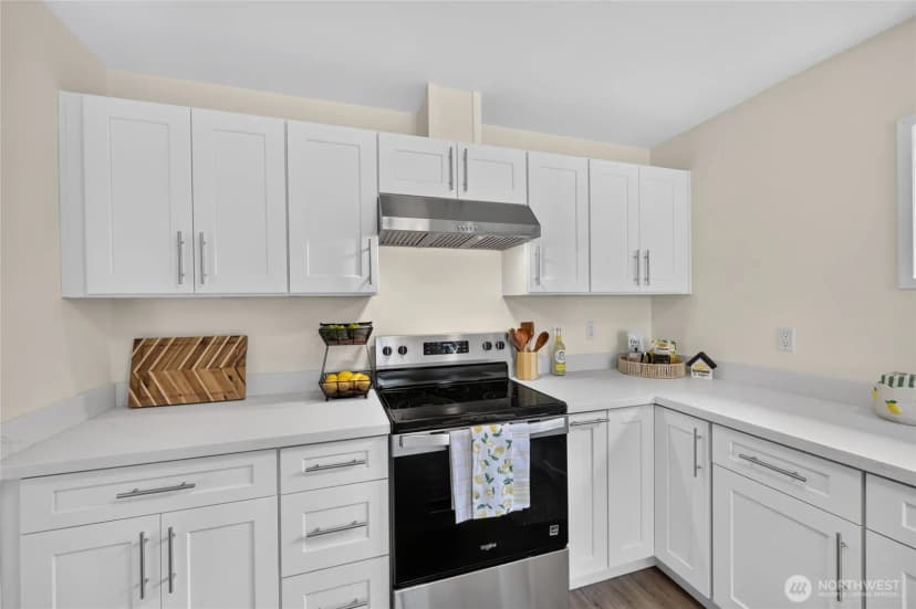 Property photo for 4042 5th Avenue Ne, Seattle photo 15
