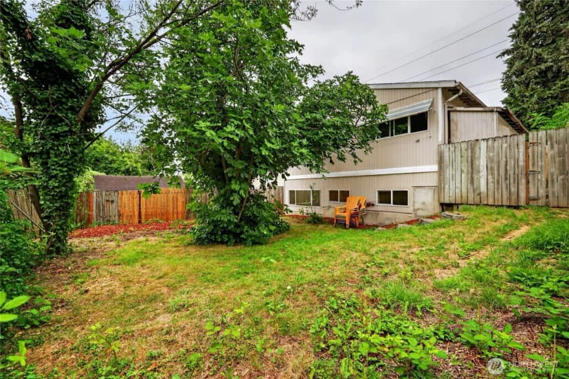 Property photo for 4042 5th Avenue Ne, Seattle photo 33