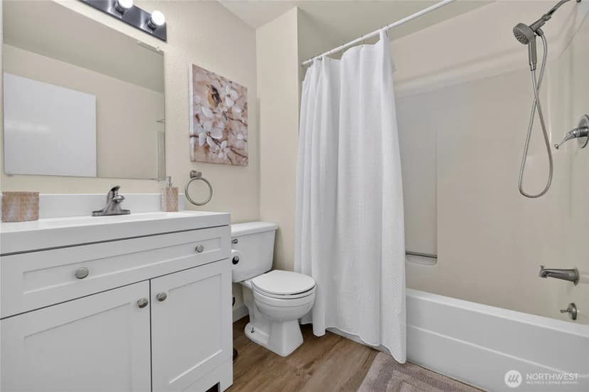 Property photo for 4042 5th Avenue Ne, Seattle photo 30