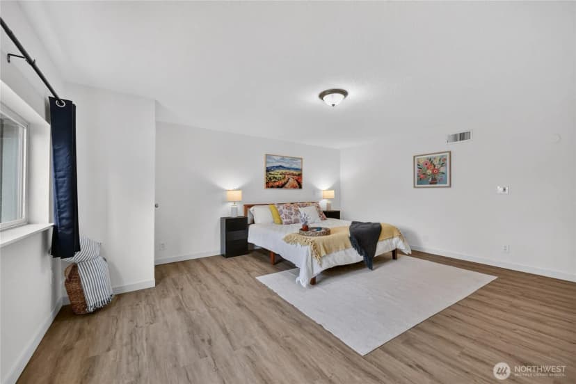 Property photo for 4042 5th Avenue Ne, Seattle photo 27