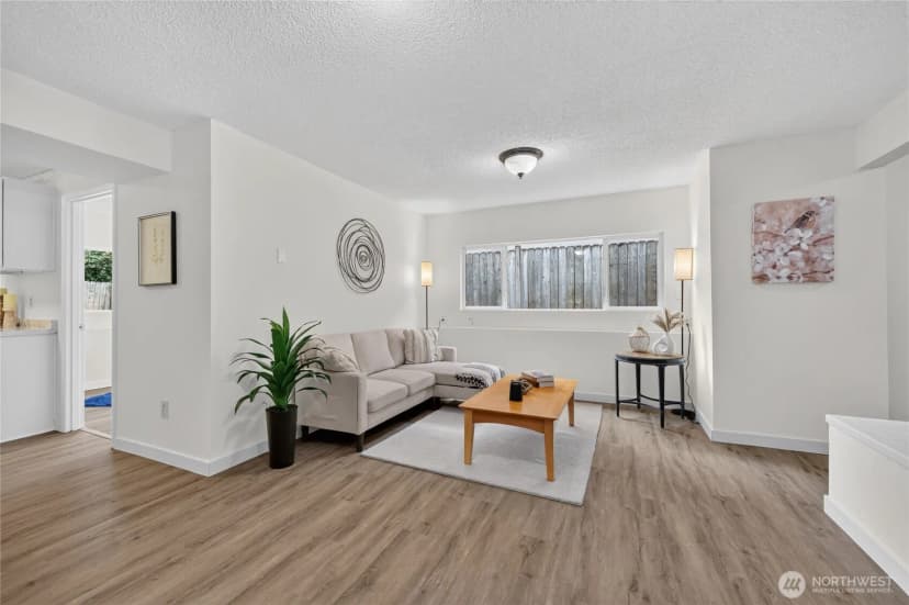 Property photo for 4042 5th Avenue Ne, Seattle photo 24
