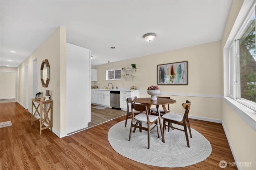 Property photo for 4042 5th Avenue Ne, Seattle photo 9