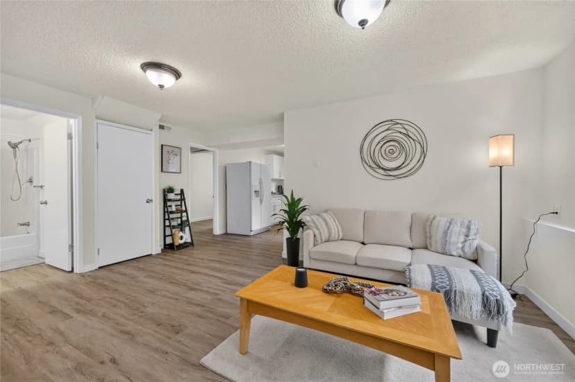 Property photo for 4042 5th Avenue Ne, Seattle photo 22