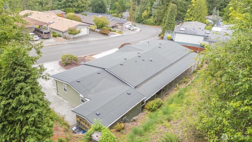 Property photo for 17336 Woodcrest Drive Ne, Bothell photo 3