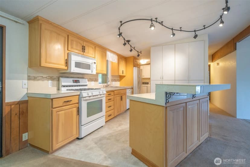 Property photo for 17336 Woodcrest Drive Ne, Bothell photo 12