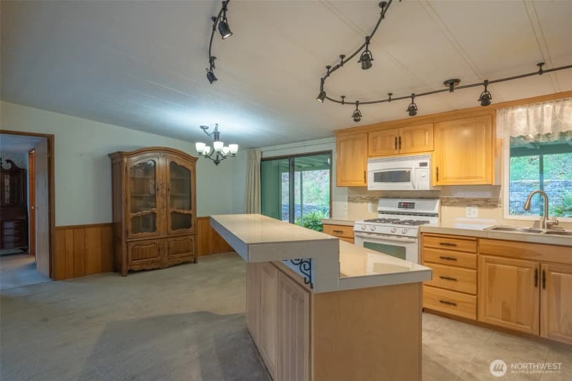 Property photo for 17336 Woodcrest Drive Ne, Bothell photo 13