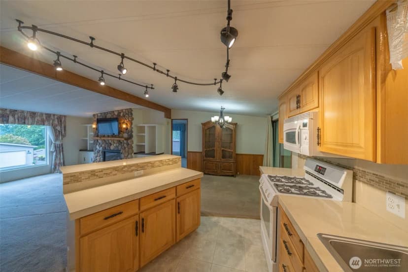 Property photo for 17336 Woodcrest Drive Ne, Bothell photo 14
