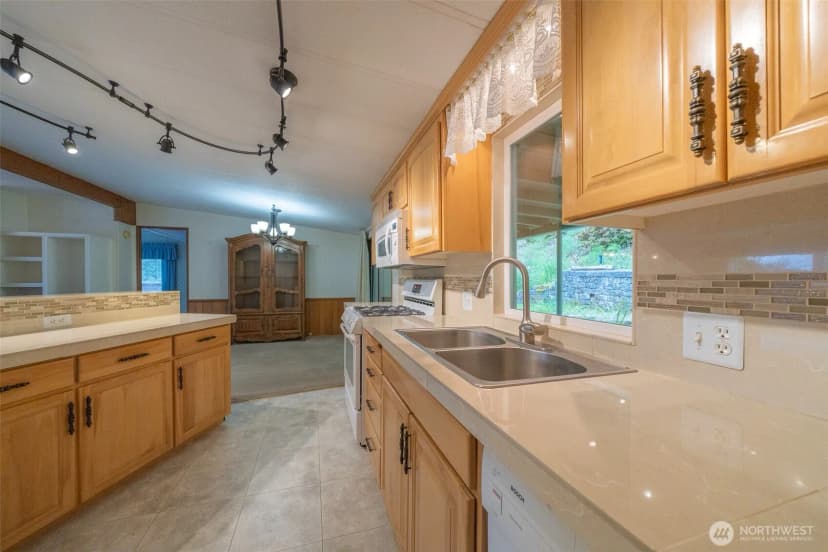 Property photo for 17336 Woodcrest Drive Ne, Bothell photo 15
