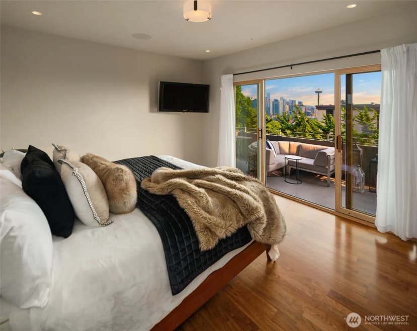 Property photo for 1215 Warren Avenue N, Seattle photo 30