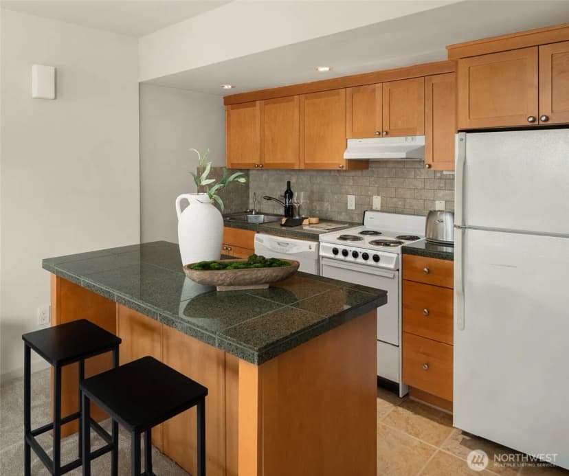 Property photo for 1215 Warren Avenue N, Seattle photo 35