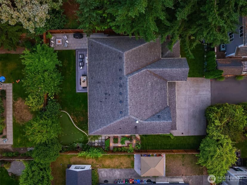 Property photo for 12033 Ne 70th Street, Kirkland photo 2