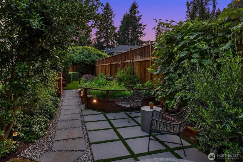 Property photo for 12033 Ne 70th Street, Kirkland photo 24