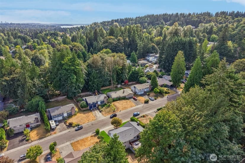Property photo for 10132 Ne 144th Place, Kirkland photo 37