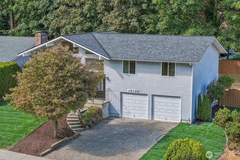 Property photo for 10132 Ne 144th Place, Kirkland photo 2