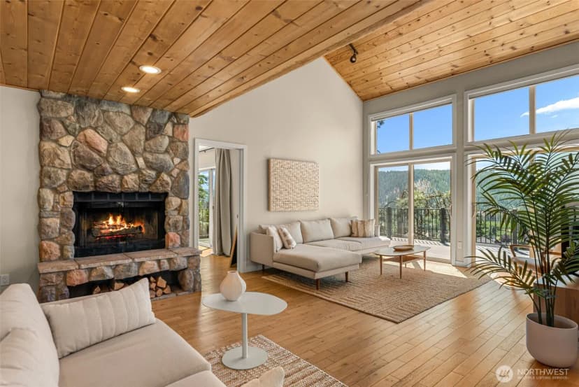 Property photo for 10460 Fox Road, Leavenworth photo 3