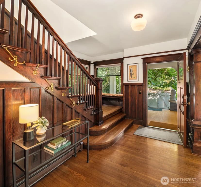 Property photo for 723 12th Avenue E, Seattle photo 6