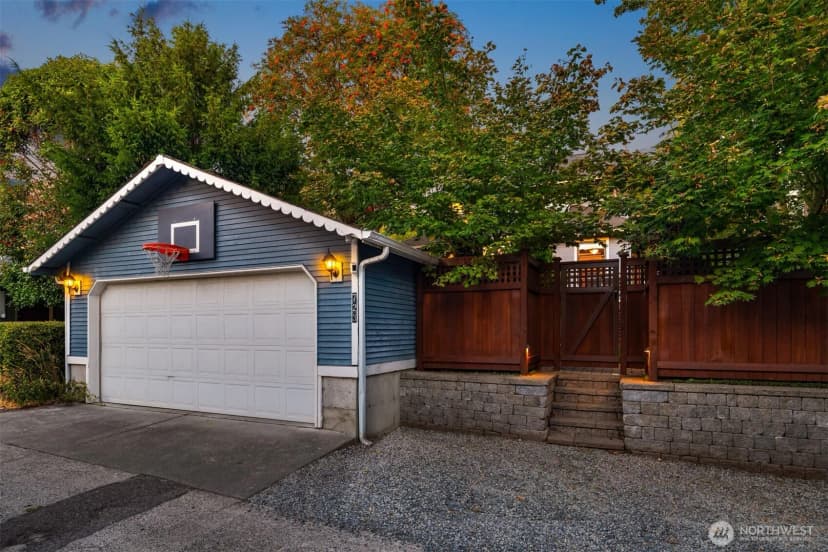 Property photo for 723 12th Avenue E, Seattle photo 34