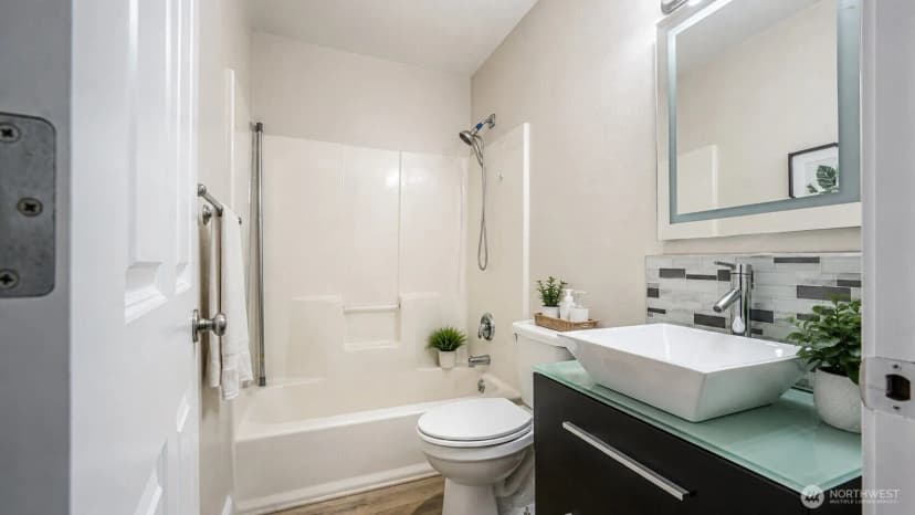 Property photo for 13367 Ambaum Boulevard Sw, Burien photo 17