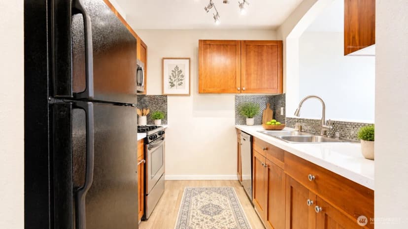 Property photo for 13367 Ambaum Boulevard Sw, Burien photo 10