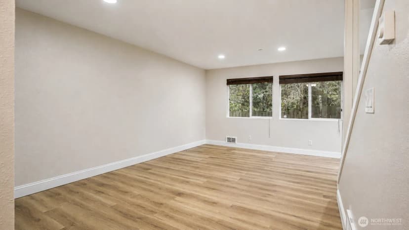 Property photo for 13367 Ambaum Boulevard Sw, Burien photo 6