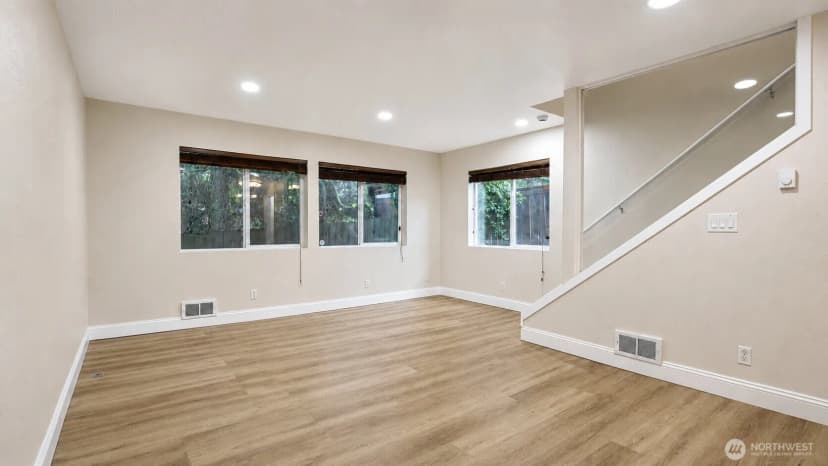 Property photo for 13367 Ambaum Boulevard Sw, Burien photo 25