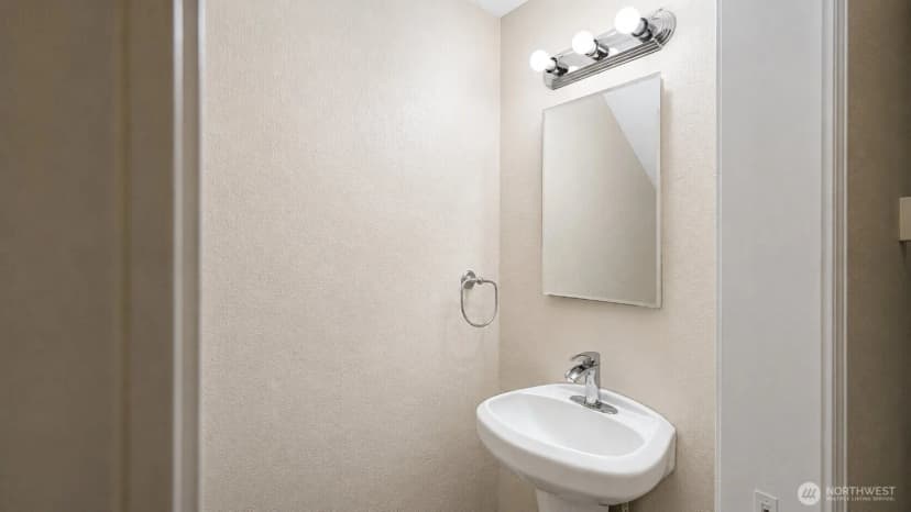 Property photo for 13367 Ambaum Boulevard Sw, Burien photo 13