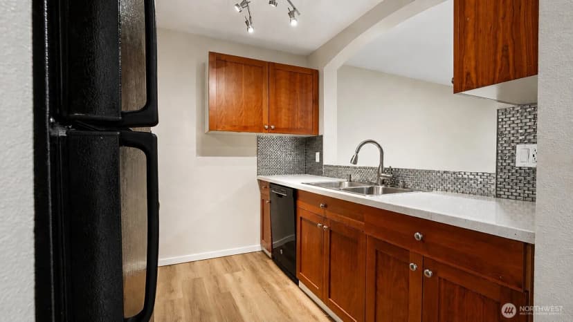 Property photo for 13367 Ambaum Boulevard Sw, Burien photo 9
