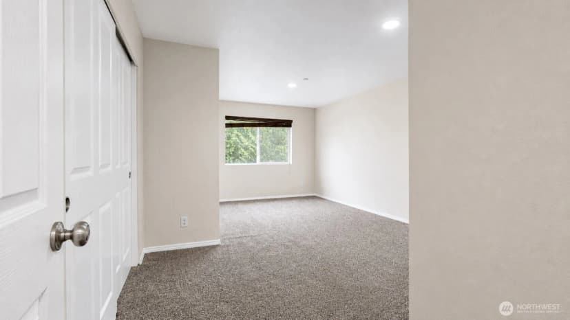 Property photo for 13367 Ambaum Boulevard Sw, Burien photo 26