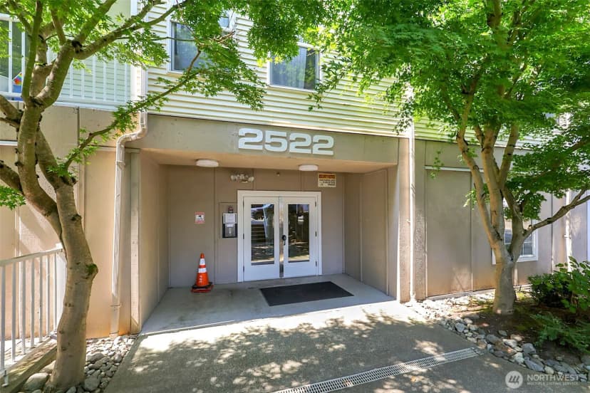 Property photo for 2522 Rucker Avenue #303, Everett photo 3