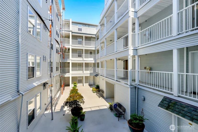 Property photo for 2522 Rucker Avenue #303, Everett photo 30