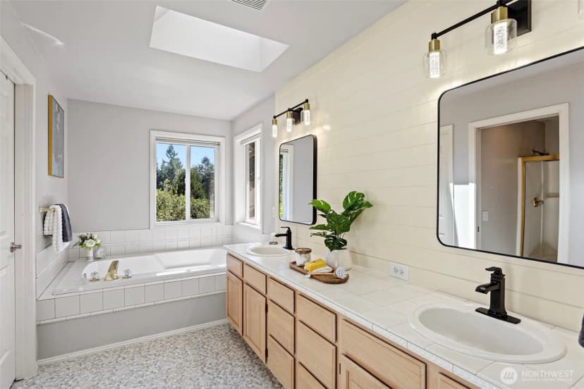 Property photo for 18929 203rd Avenue Ne, Woodinville photo 30