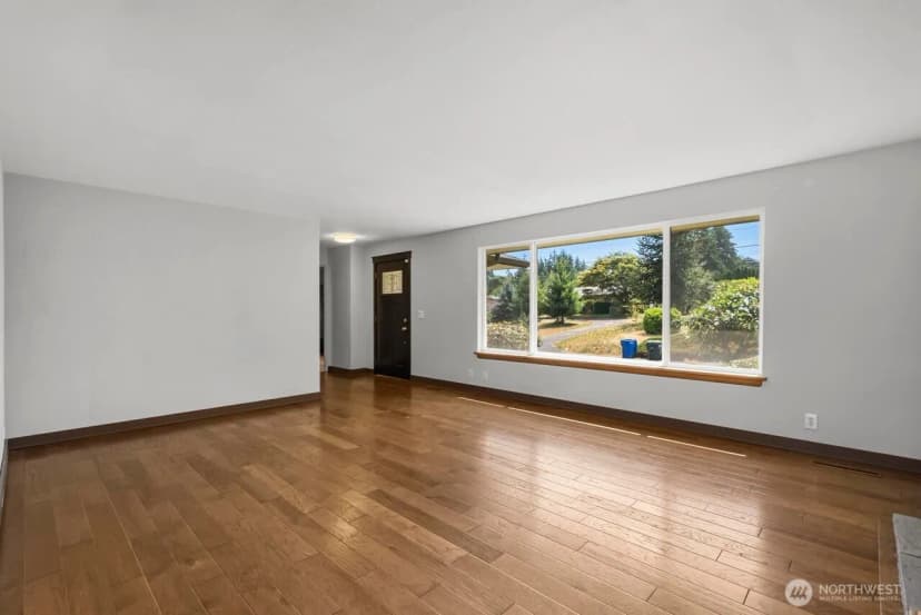 Property photo for 10419 16th Street E, Edgewood photo 3