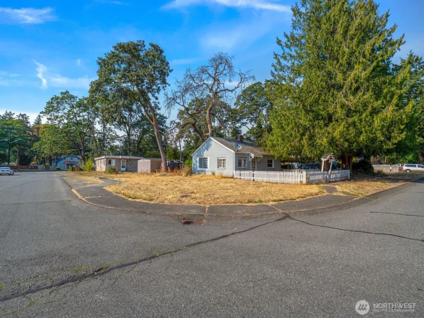 Property photo for 14429 Portland Avenue Sw, Lakewood photo 9