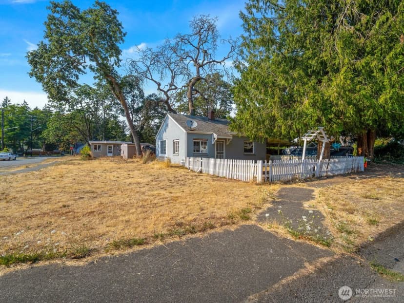 Property photo for 14429 Portland Avenue Sw, Lakewood photo 8