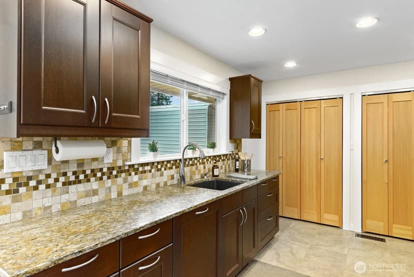 Property photo for 16026 16th Avenue Sw, Burien photo 6