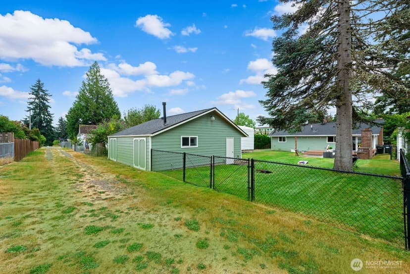 Property photo for 16026 16th Avenue Sw, Burien photo 24