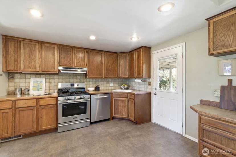 Property photo for 28748 Sound View Drive S, Des Moines photo 20