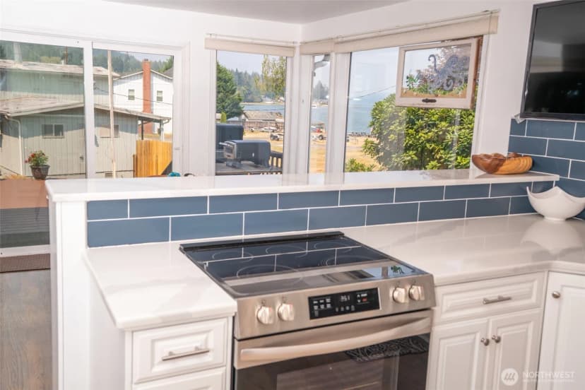 Property photo for 20 N Tillicum Beach Lane N, Shelton photo 10