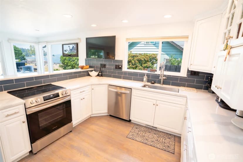 Property photo for 20 N Tillicum Beach Lane N, Shelton photo 14