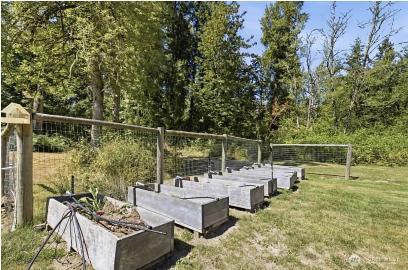Property photo for 32503 Webster Road E, Eatonville photo 34