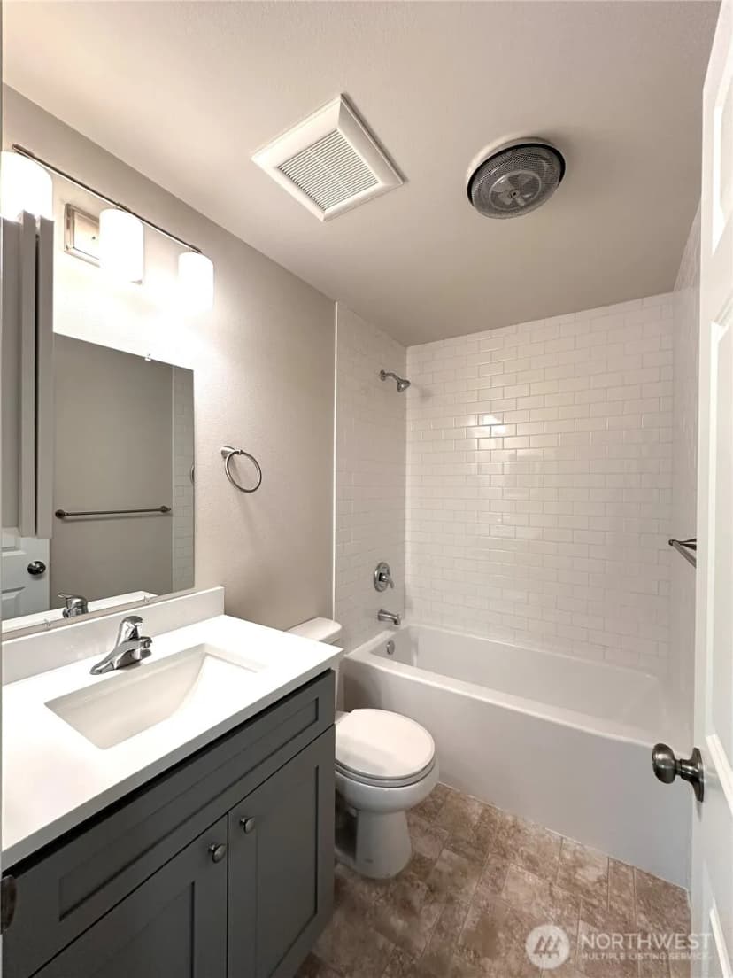Property photo for 2020 Grant Avenue S #c301, Renton photo 14