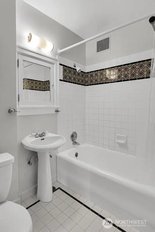 Property photo for 756 Broadway Avenue E #202, Seattle photo 6