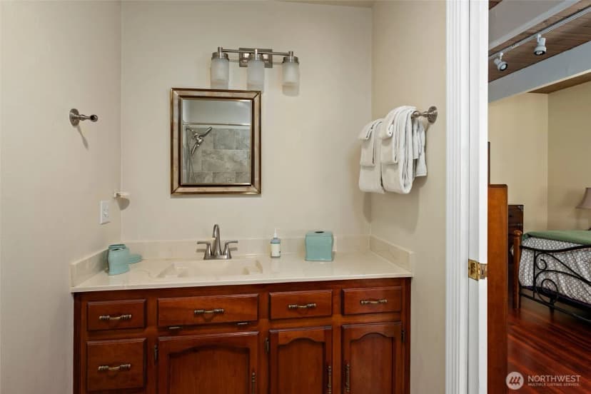 Property photo for 1399 W Beach Road, Oak Harbor photo 21